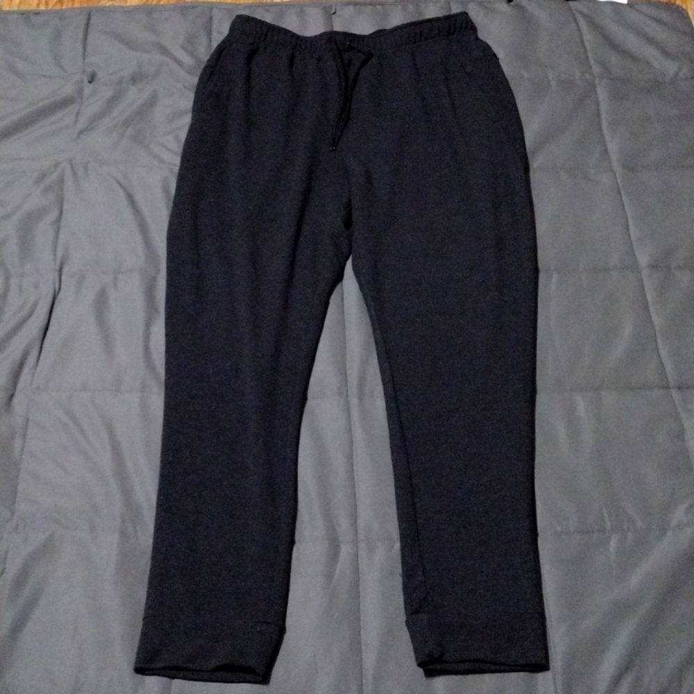 MTA sport charcoal gray very soft sweatpants large side pockets no flaws